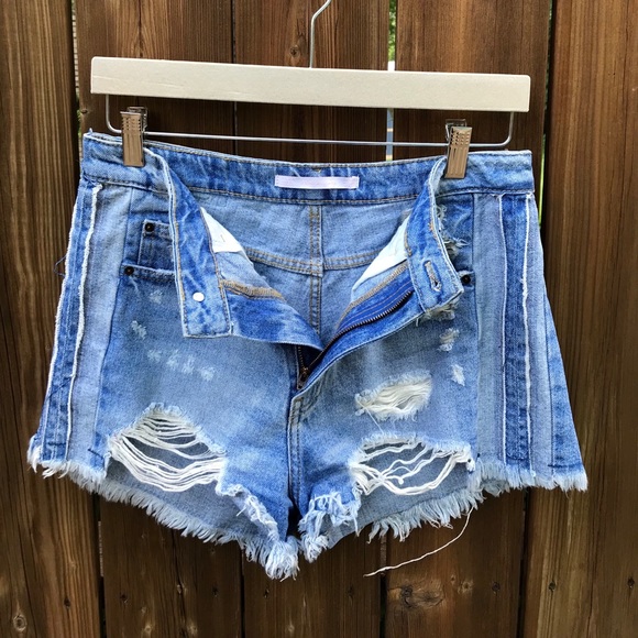 ZARA High-Waisted Distressed Jean Shorts US 6 EUC - Picture 3 of 4